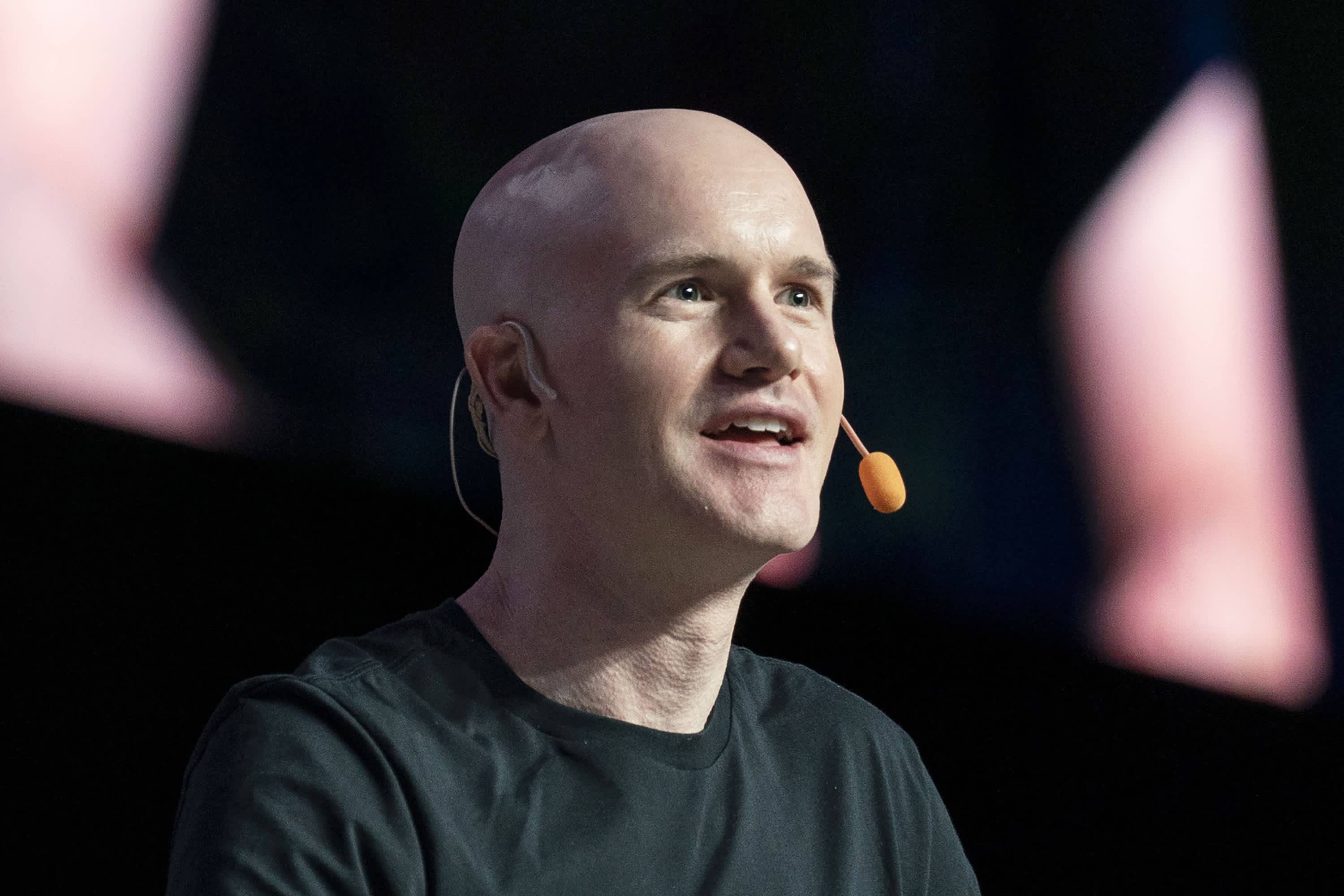 Глава Coinbase: криптовалютам не нужно отказываться от блокчейна ради AI