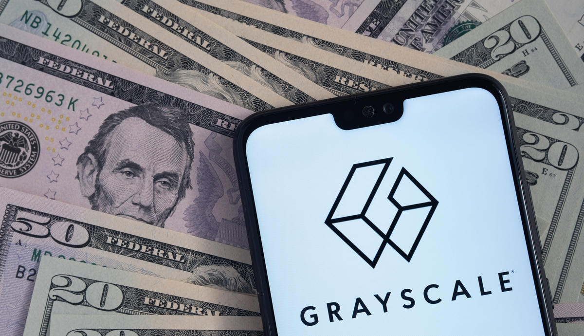 Grayscale подала заявку на первый в США Worldcoin ETF под тикером GWLD