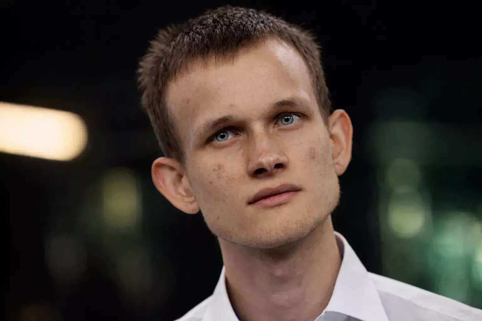 Виталик Бутерин продал ETH на $43 млн на фоне падения курса Ethereum